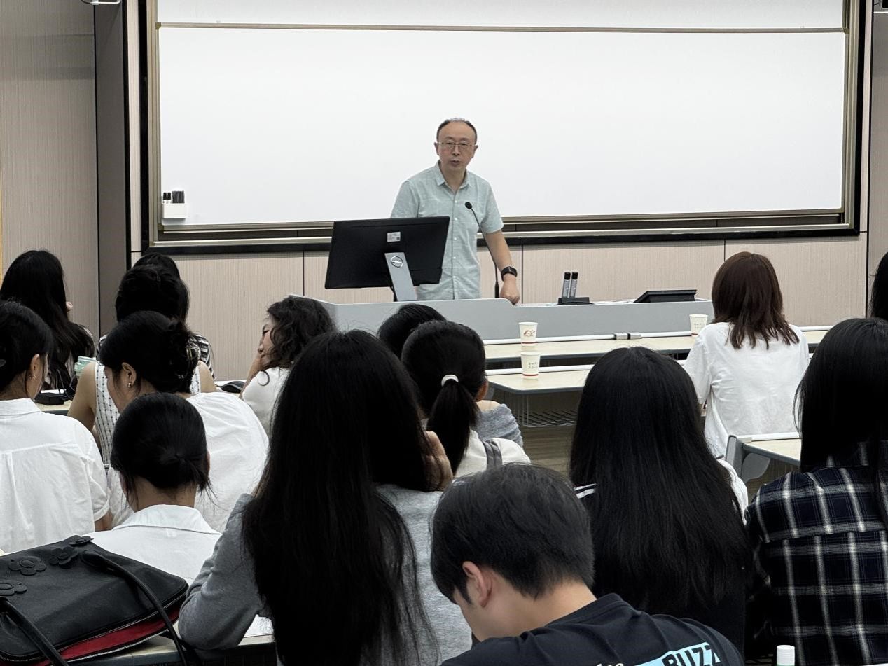 荟聚英才，共启新程：性爱无码
2025级新生见面会圆满举行