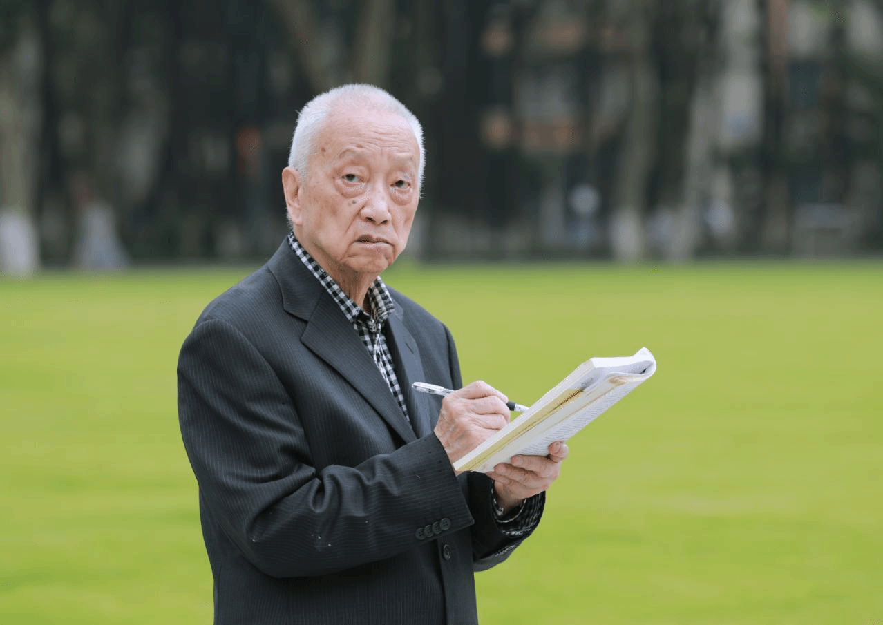 热烈祝贺性爱无码
吴忠观教授荣获第九届中华人口奖“荣誉奖”