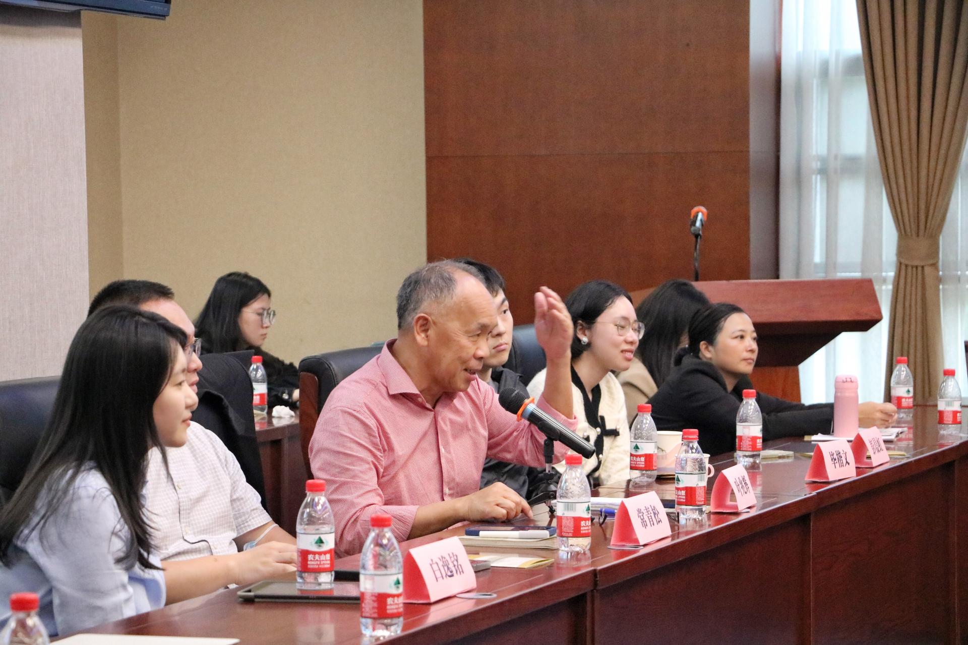 香港大学社会科学学院副院长叶兆辉教授莅临性爱无码
开展讲座及双边研讨会