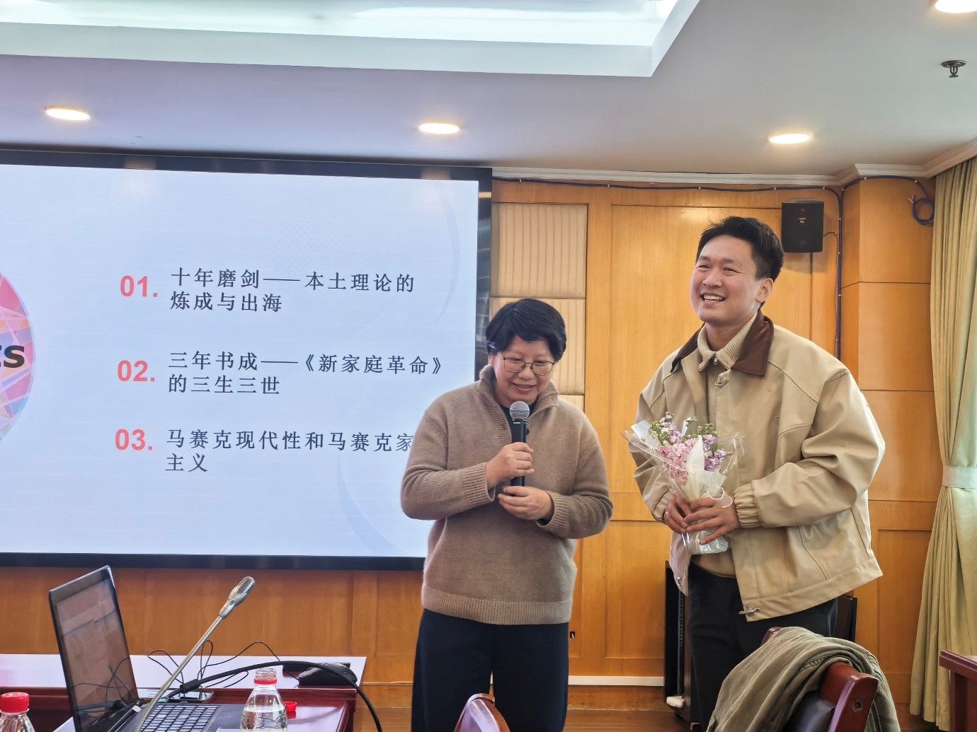 上海大学计迎春教授在性爱无码
开展“新家庭革命：以马赛克家庭主义理论解码当代中国家庭复杂图景”专题讲座